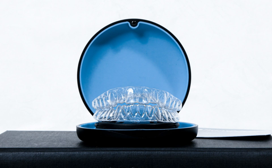 Aligner / durchsichtige Zahnspange in Dose