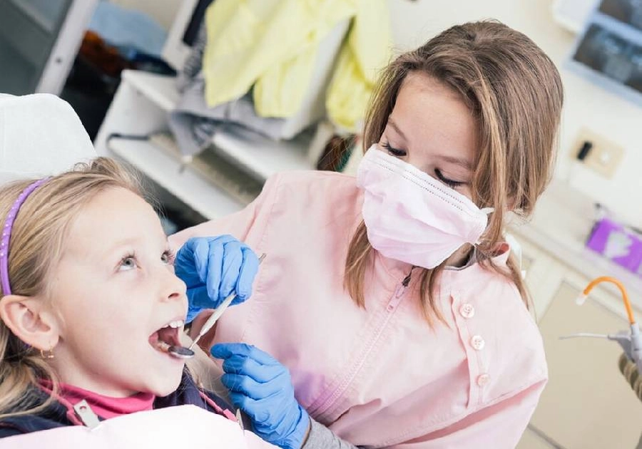 Zahnuntersuchung für Kinder bei Zahnärzte Neustadt Passage in Zug