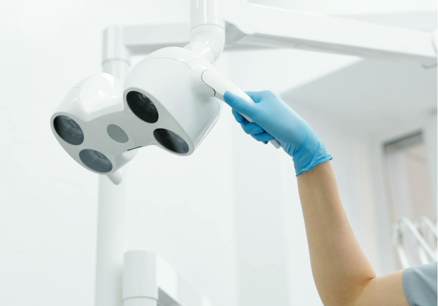 Praxisraum eines Zahnarztes bei Mundschleimhaut-Beschwerden